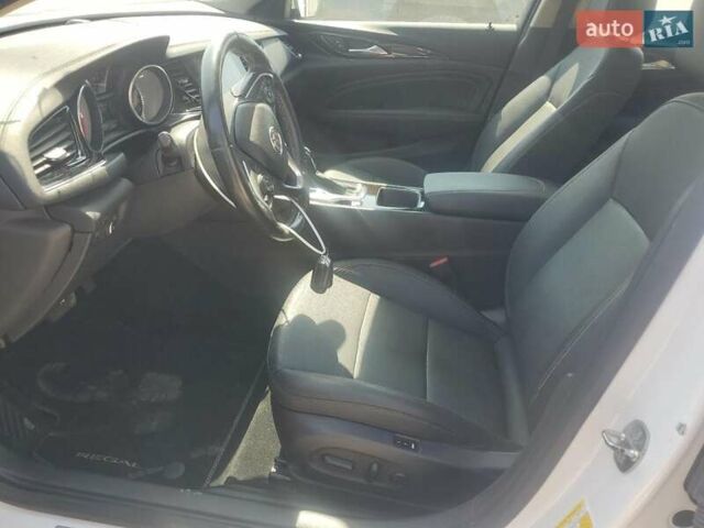 Білий Бьюік Regal TourX, об'ємом двигуна 2 л та пробігом 99 тис. км за 3000 $, фото 6 на Automoto.ua