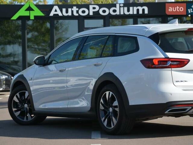 Белый Бьюик Regal TourX, объемом двигателя 2 л и пробегом 142 тыс. км за 17999 $, фото 7 на Automoto.ua