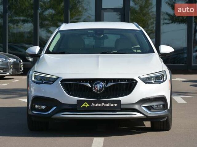 Белый Бьюик Regal TourX, объемом двигателя 2 л и пробегом 142 тыс. км за 17999 $, фото 3 на Automoto.ua