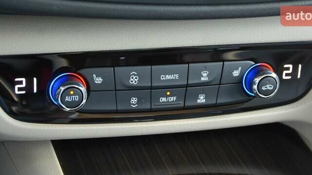 Белый Бьюик Regal TourX, объемом двигателя 2 л и пробегом 142 тыс. км за 17999 $, фото 40 на Automoto.ua