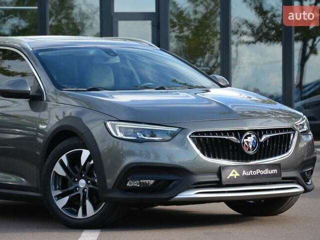 Серый Бьюик Regal TourX, объемом двигателя 2 л и пробегом 146 тыс. км за 17999 $, фото 1 на Automoto.ua