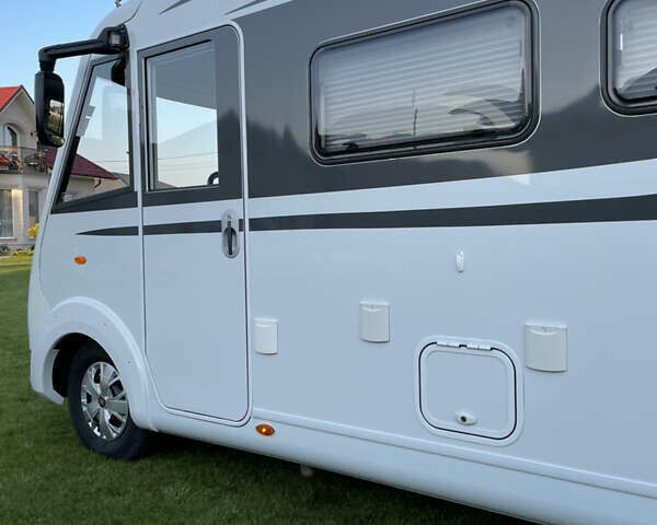 Білий Бюрстнер Aviano, об'ємом двигуна 2.3 л та пробігом 30 тис. км за 93000 $, фото 9 на Automoto.ua