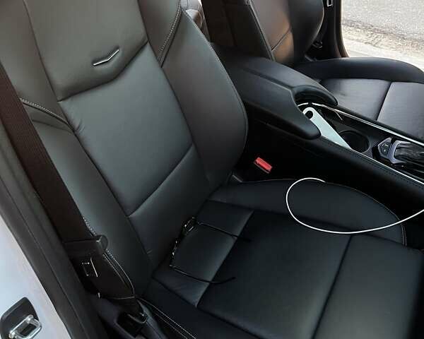 Білий Каділак АТС, об'ємом двигуна 2.5 л та пробігом 124 тис. км за 11000 $, фото 29 на Automoto.ua