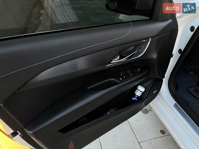 Білий Каділак АТС, об'ємом двигуна 2.5 л та пробігом 124 тис. км за 11000 $, фото 22 на Automoto.ua