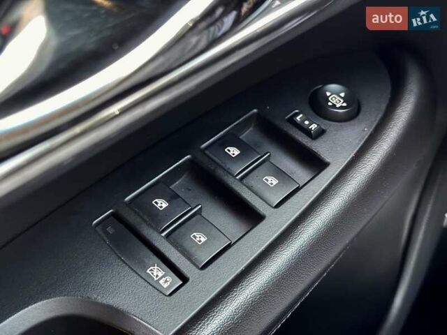 Белый Кадиллак АТС, объемом двигателя 2 л и пробегом 151 тыс. км за 11000 $, фото 21 на Automoto.ua