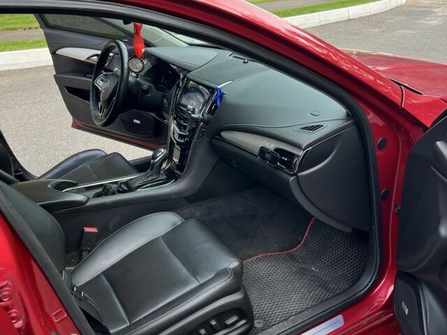 Кадиллак АТС 2012 в Киеве на Automoto.ua Красный Кадиллак АТС, объемом двигателя 2 л и пробегом 150 тыс. км за 10000 $, фото 15 на Automoto.ua