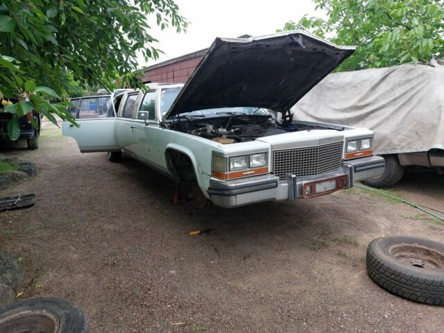 Белый Кадиллак Брохем, объемом двигателя 0 л и пробегом 90 тыс. км за 3999 $, фото 4 на Automoto.ua