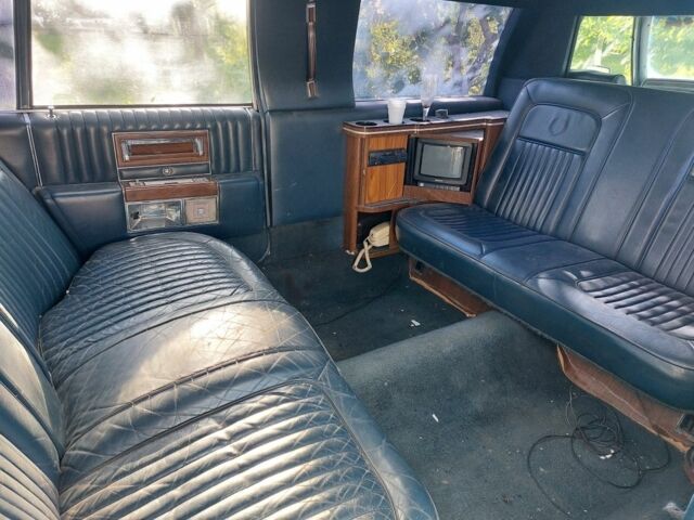 Белый Кадиллак Брохем, объемом двигателя 0 л и пробегом 90 тыс. км за 3999 $, фото 1 на Automoto.ua