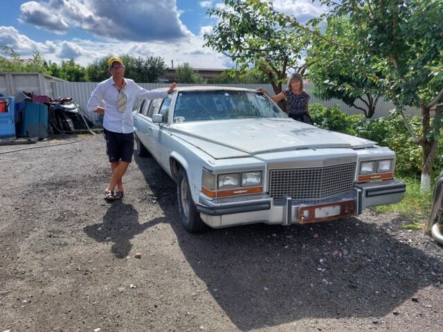 Белый Кадиллак Брохем, объемом двигателя 0 л и пробегом 90 тыс. км за 3999 $, фото 3 на Automoto.ua