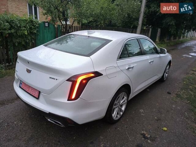 Белый Кадиллак CT4, объемом двигателя 2 л и пробегом 151 тыс. км за 19000 $, фото 1 на Automoto.ua