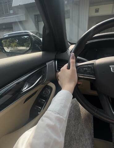 Черный Кадиллак CT5, объемом двигателя 2 л и пробегом 50 тыс. км за 34999 $, фото 2 на Automoto.ua