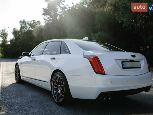 Белый Кадиллак CT6, объемом двигателя 3.6 л и пробегом 40 тыс. км за 25500 $, фото 2 на Automoto.ua