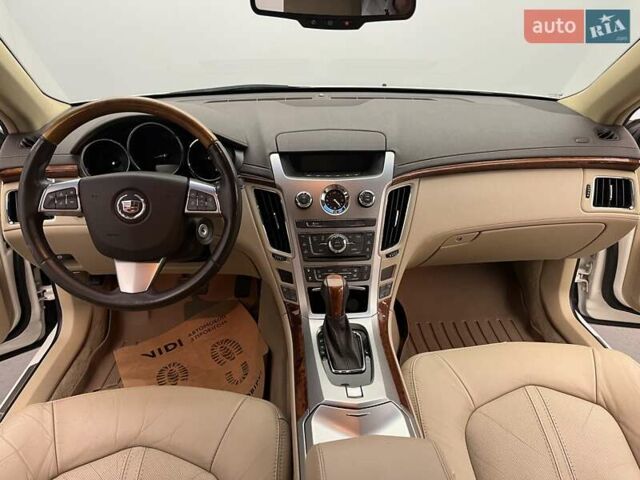Білий Каділак CTS, об'ємом двигуна 3 л та пробігом 165 тис. км за 8265 $, фото 11 на Automoto.ua