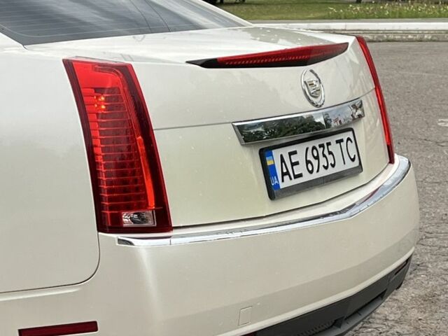 Білий Каділак CTS, об'ємом двигуна 3 л та пробігом 186 тис. км за 7791 $, фото 8 на Automoto.ua