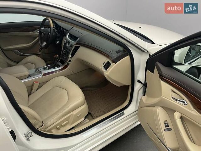 Білий Каділак CTS, об'ємом двигуна 3 л та пробігом 165 тис. км за 8265 $, фото 9 на Automoto.ua