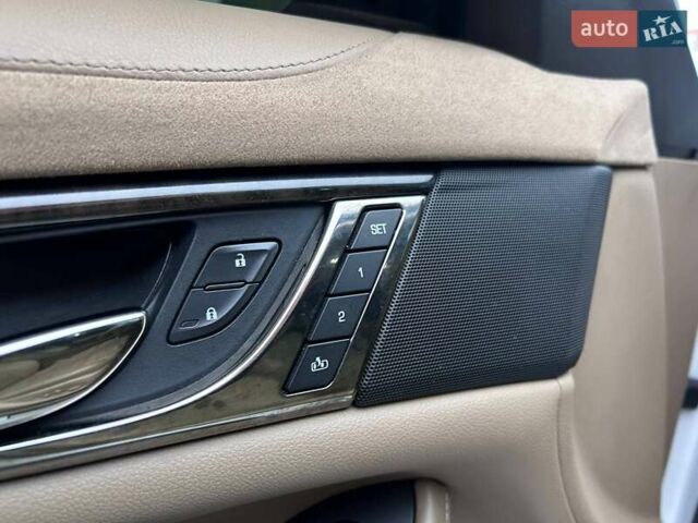 Білий Каділак CTS, об'ємом двигуна 2 л та пробігом 152 тис. км за 14990 $, фото 15 на Automoto.ua