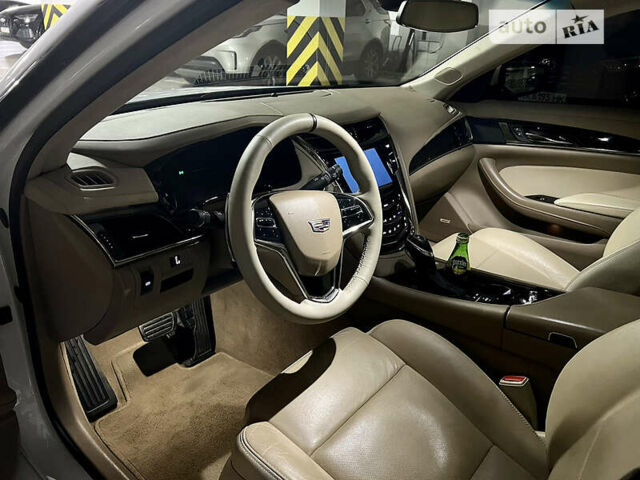 Білий Каділак CTS, об'ємом двигуна 2 л та пробігом 126 тис. км за 17900 $, фото 10 на Automoto.ua