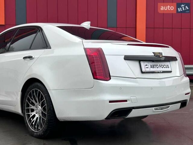 Білий Каділак CTS, об'ємом двигуна 2 л та пробігом 152 тис. км за 14990 $, фото 7 на Automoto.ua