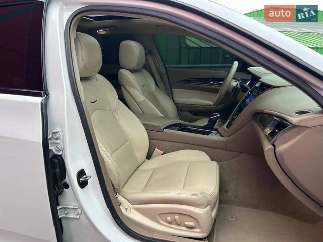 Білий Каділак CTS, об'ємом двигуна 2 л та пробігом 152 тис. км за 14990 $, фото 8 на Automoto.ua