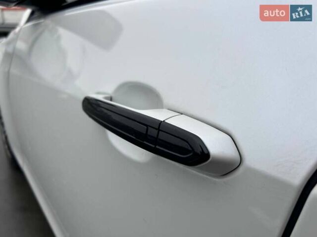 Белый Кадиллак СТС, объемом двигателя 2 л и пробегом 152 тыс. км за 14990 $, фото 14 на Automoto.ua