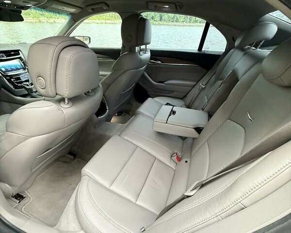 Черный Кадиллак СТС, объемом двигателя 2 л и пробегом 175 тыс. км за 10999 $, фото 5 на Automoto.ua