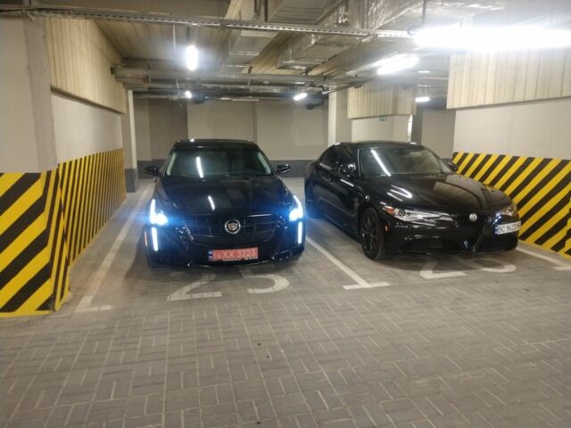 Чорний Каділак CTS, об'ємом двигуна 0 л та пробігом 172 тис. км за 13300 $, фото 3 на Automoto.ua