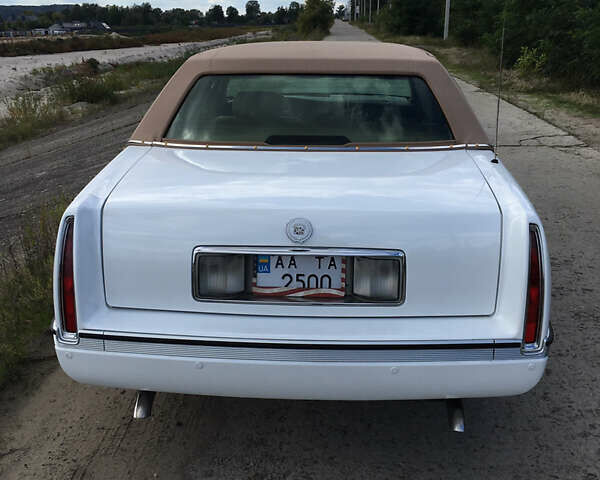 Белый Кадиллак ДеВиль, объемом двигателя 4.6 л и пробегом 176 тыс. км за 14500 $, фото 10 на Automoto.ua