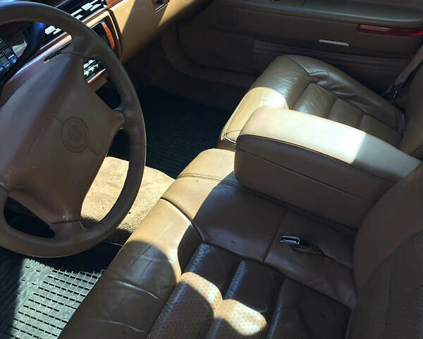 Белый Кадиллак ДеВиль, объемом двигателя 4.6 л и пробегом 176 тыс. км за 14500 $, фото 34 на Automoto.ua