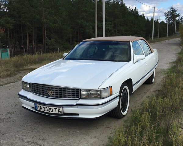 Белый Кадиллак ДеВиль, объемом двигателя 4.6 л и пробегом 176 тыс. км за 14500 $, фото 4 на Automoto.ua