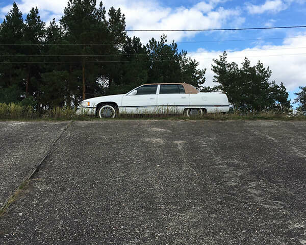 Белый Кадиллак ДеВиль, объемом двигателя 4.6 л и пробегом 176 тыс. км за 14500 $, фото 8 на Automoto.ua