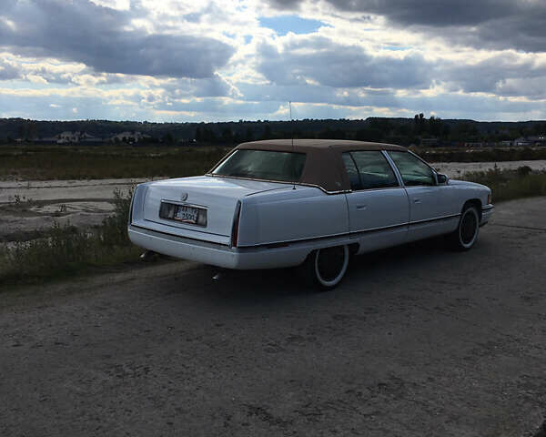 Белый Кадиллак ДеВиль, объемом двигателя 4.6 л и пробегом 176 тыс. км за 14500 $, фото 9 на Automoto.ua