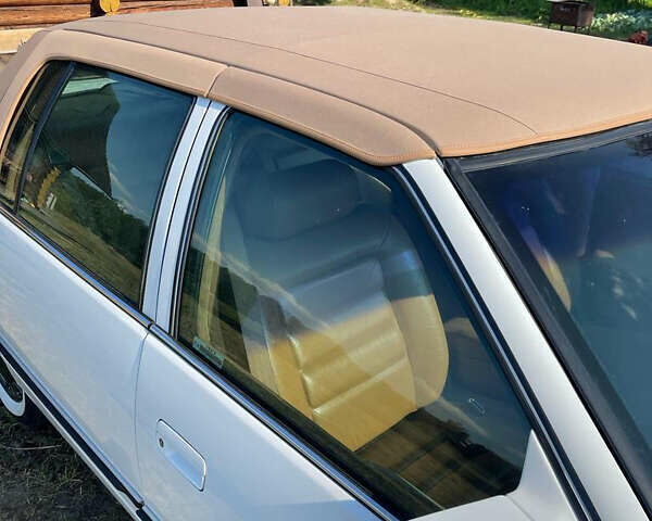 Белый Кадиллак ДеВиль, объемом двигателя 4.6 л и пробегом 176 тыс. км за 14500 $, фото 7 на Automoto.ua