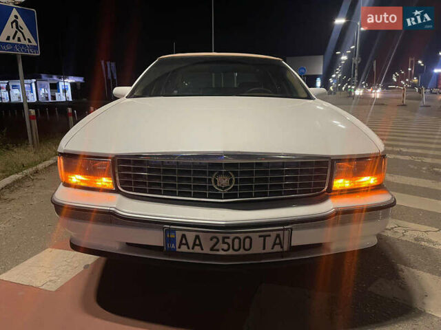 Белый Кадиллак ДеВиль, объемом двигателя 4.6 л и пробегом 176 тыс. км за 14500 $, фото 16 на Automoto.ua