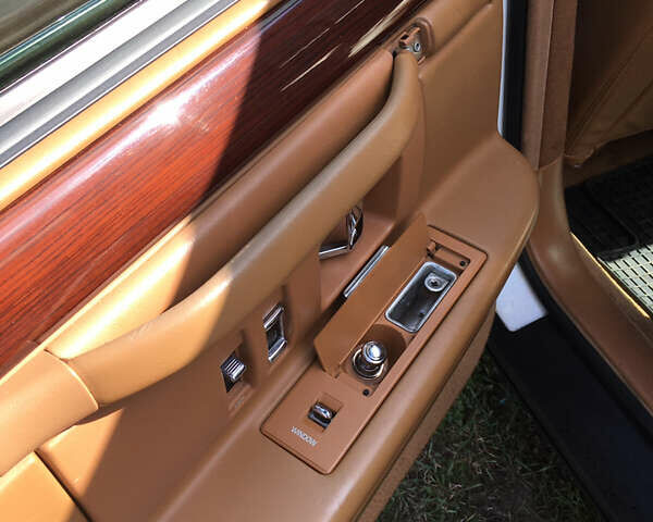 Белый Кадиллак ДеВиль, объемом двигателя 4.6 л и пробегом 176 тыс. км за 14500 $, фото 32 на Automoto.ua