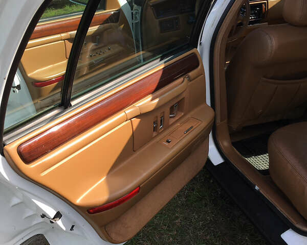 Белый Кадиллак ДеВиль, объемом двигателя 4.6 л и пробегом 176 тыс. км за 14500 $, фото 31 на Automoto.ua