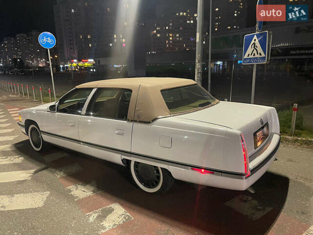 Белый Кадиллак ДеВиль, объемом двигателя 4.6 л и пробегом 176 тыс. км за 14500 $, фото 20 на Automoto.ua