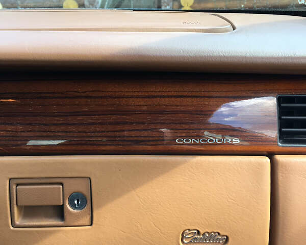 Белый Кадиллак ДеВиль, объемом двигателя 4.6 л и пробегом 176 тыс. км за 14500 $, фото 27 на Automoto.ua