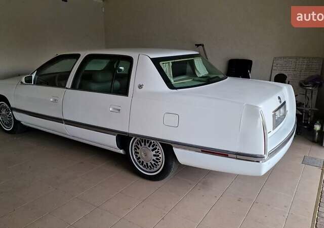 Белый Кадиллак ДеВиль, объемом двигателя 4.6 л и пробегом 92 тыс. км за 17000 $, фото 9 на Automoto.ua