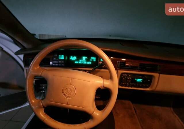 Белый Кадиллак ДеВиль, объемом двигателя 4.6 л и пробегом 92 тыс. км за 17000 $, фото 12 на Automoto.ua
