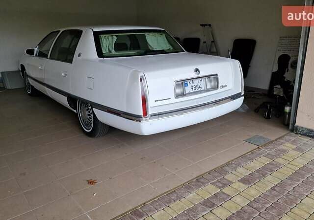 Белый Кадиллак ДеВиль, объемом двигателя 4.6 л и пробегом 92 тыс. км за 17000 $, фото 3 на Automoto.ua