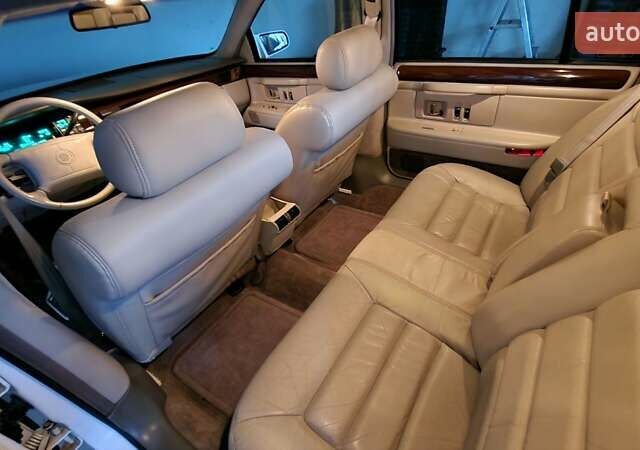 Белый Кадиллак ДеВиль, объемом двигателя 4.6 л и пробегом 92 тыс. км за 17000 $, фото 13 на Automoto.ua