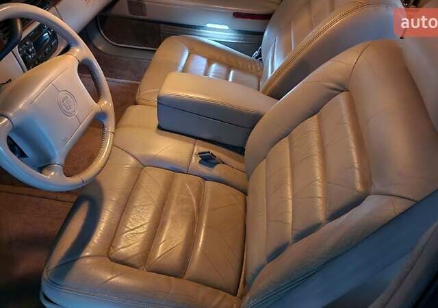 Белый Кадиллак ДеВиль, объемом двигателя 4.6 л и пробегом 92 тыс. км за 17000 $, фото 11 на Automoto.ua