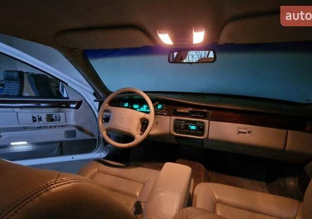 Белый Кадиллак ДеВиль, объемом двигателя 4.6 л и пробегом 92 тыс. км за 17000 $, фото 10 на Automoto.ua