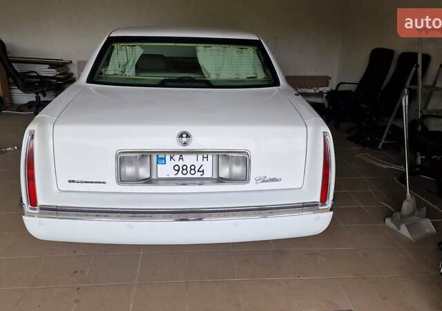 Белый Кадиллак ДеВиль, объемом двигателя 4.6 л и пробегом 92 тыс. км за 17000 $, фото 2 на Automoto.ua