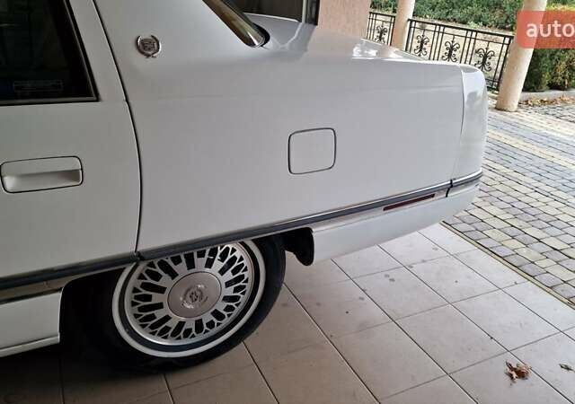 Белый Кадиллак ДеВиль, объемом двигателя 4.6 л и пробегом 92 тыс. км за 17000 $, фото 5 на Automoto.ua