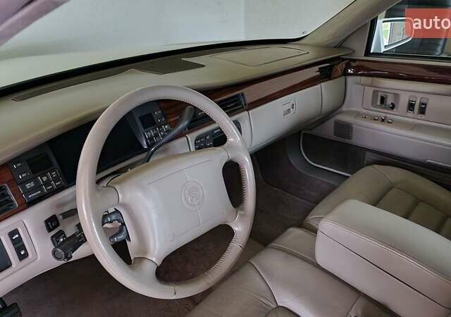 Белый Кадиллак ДеВиль, объемом двигателя 4.6 л и пробегом 92 тыс. км за 17000 $, фото 14 на Automoto.ua