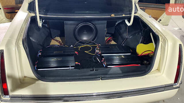 Бежевий Каділак DE Ville, об'ємом двигуна 4.6 л та пробігом 100 тис. км за 18000 $, фото 17 на Automoto.ua