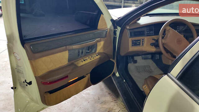 Бежевий Каділак DE Ville, об'ємом двигуна 4.6 л та пробігом 100 тис. км за 18000 $, фото 8 на Automoto.ua