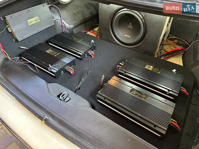 Бежевий Каділак DE Ville, об'ємом двигуна 4.6 л та пробігом 100 тис. км за 18000 $, фото 16 на Automoto.ua