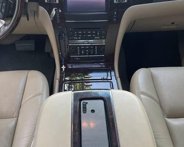 Белый Кадиллак Эскалейд, объемом двигателя 6.2 л и пробегом 239 тыс. км за 34900 $, фото 36 на Automoto.ua